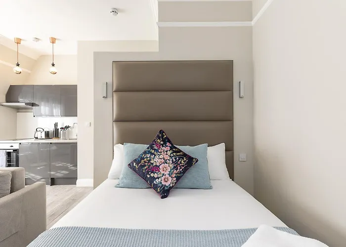 Air Conditioned Apt High St Kensington